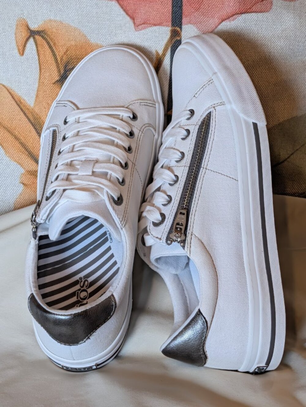 Taos Z Soul Women's Sneaker with Side Zipper, Size 10